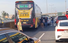 3 nam giới chặn đầu ôtô, đánh tài xế điều khiển xe lạng lách đánh võng trên cao tốc