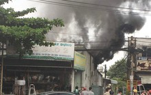 TP HCM: Cháy lớn trên Quốc lộ 13, người dân ôm đồ tháo chạy