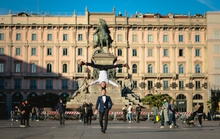 Hoàng tử xiếc Quốc Cơ - Quốc Nghiệp đi dạo khác người ở Ý