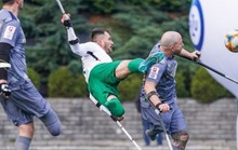 Cầu thủ mất chân đoạt giải Bàn thắng đẹp nhất năm