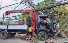 Đồng Nai: Xe cẩu tông 1 người chết, khiến gần 6.400 hộ dân mất điện