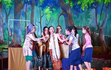 Đưa sân khấu dù kê đến gần với công chúng
