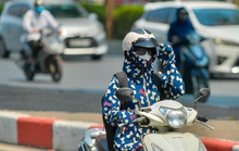 Người dân kín mít như Ninja trong ngày nắng nóng 35 độ C