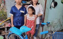 Tặng học bổng cho con lao động mồ côi vì COVID-19