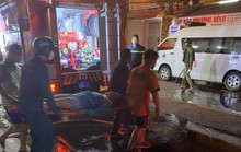 Phá tường, cứu 2 người trong đám cháy ở trung tâm Đà Nẵng