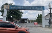 Khám xét một trung tâm đăng kiểm ở Bình Dương