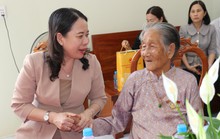 Phó Chủ tịch nước Võ Thị Ánh Xuân về thăm địa đạo tam giác sắt