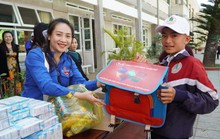 Tặng 5.000 lá cờ Tổ quốc cho Tỉnh đoàn Lâm Đồng