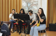 Phương Uyên hộ tống Thanh Hà đi tập nhạc ở Hà Nội
