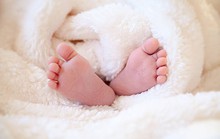 Hai bé sơ sinh được cứu sống kỳ diệu ở Ấn Độ