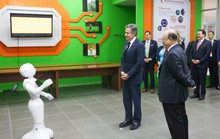 Ngoại trưởng Mỹ Antony Blinken dự khán trận đấu robot của sinh viên Việt Nam