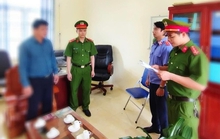 Bắt hiệu trưởng có lời lẽ và hành vi dâm ô với 2 nữ sinh lớp 9