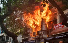 Cháy lớn tại một căn nhà phố Hàng Mã sáng mùng 1