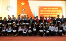 Những suất học bổng nghĩa tình