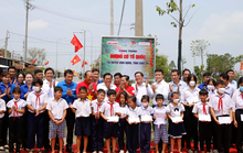"Đường cờ Tổ quốc" đến với khu di tích lịch sử quốc gia Đồn Long Khốt