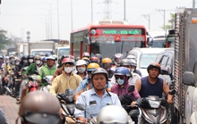 Hình ảnh người dân ở TP HCM bắt đầu về quê dịp lễ