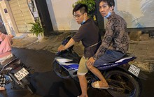 Bắt 2 kẻ giật giỏ xách táo tợn ở TP HCM