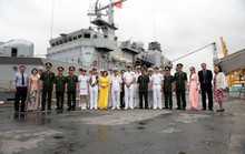 Gần 100 thủy thủ đoàn tàu tuần dương PRAIRIAL của Hải quân Pháp thăm Hải Phòng