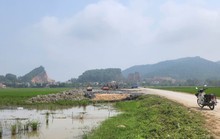 Thực hư việc một huyện ở Thanh Hóa cho máy múc phá lúa của dân?