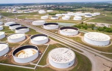 Thị trường biến động, dự trữ dầu thô Mỹ giảm “sốc”