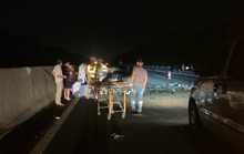 Xe ôtô tông nhau trên cao tốc, 4 người thương vong