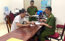 Tạm giữ tài xế điều khiển xe điên tông hàng chục xe máy tại ngã tư