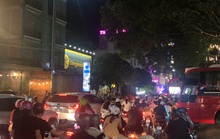 Phú Quốc kẹt xe gần 2 km vì đại gia khai trương thẩm mỹ viện