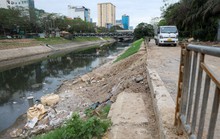 Tuyến đường đi bộ ven sông Tô Lịch nhếch nhác, mất mĩ quan