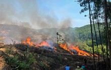 Nhiều hecta rừng ở Quảng Trị chìm trong biển lửa