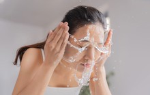 Rửa mặt bằng nước có gaz để đẹp da?