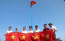 1.000 lá cờ Tổ quốc, 270 suất quà đến với bà con huyện đảo Lý Sơn