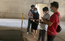 Xử lý nhiều ổ lăng quăng qua phản ánh của người dân trên ứng dụng điện thoại