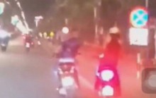 Nam thanh niên sàm sỡ vòng 1 phụ nữ rồi cướp tài sản