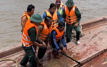 Vật lộn với sóng lớn, bộ đội biên phòng ở Kiên Giang cứu được 4 người