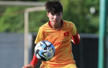 Tuyển nữ Việt Nam làm quen với trái bóng dành riêng cho World Cup nữ 2023