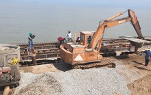 Bảo vệ đê biển Tây