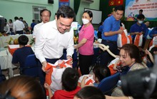 Phó Thủ tướng Trần Lưu Quang xúc động trước tâm sự của trẻ có hoàn cảnh đặc biệt