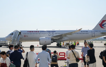 Máy bay Trung Quốc tự chế tạo hoàn thành chuyến bay thương mại đầu tiên