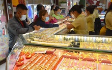 Giá vàng hôm nay 30-5: Tiếp tục lao dốc