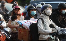Người dân lỉnh kỉnh đồ đạc trở lại Thủ đô, tái diễn ùn tắc cửa ngõ phía nam thành phố