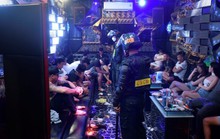 Hàng chục nam nữ bay lắc trong quán karaoke mới khai trương