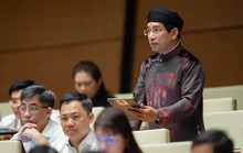 Đại biểu Nguyễn Văn Cảnh đề nghị được mặc áo dài ngũ thân khi họp Quốc hội, chào cờ