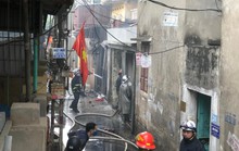 Hoả hoạn thiêu rụi xưởng gỗ, cháy lan sang 2 ngôi nhà