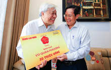"Mai vàng tri ân" thăm, tặng quà GS Vũ Minh Giang và nhà thơ Vũ Quần Phương
