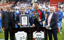 Ronaldo lập kỷ lục Guinness, Bồ Đào Nha toàn thắng vòng loại EURO