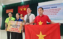 Trao 2.000 lá cờ và học bổng tại Hà Tĩnh