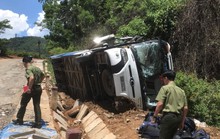 Xác định nguyên nhân xe chở CLB trẻ Quảng Nam bị lật, 4 người thương vong