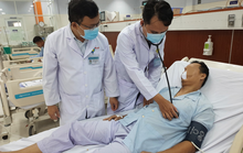 Bỏ qua thủ tục, bệnh viện tuyến huyện cứu kịp một bảo vệ