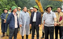 Phó Thủ tướng Trần Lưu Quang thăm viếng cán bộ CSGT hy sinh trong vụ sạt lở đèo Bảo Lộc