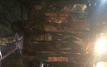 Xe tải nghi mất thắng tông vào đuôi xe khách, rồi được dìu xuống đèo an toàn